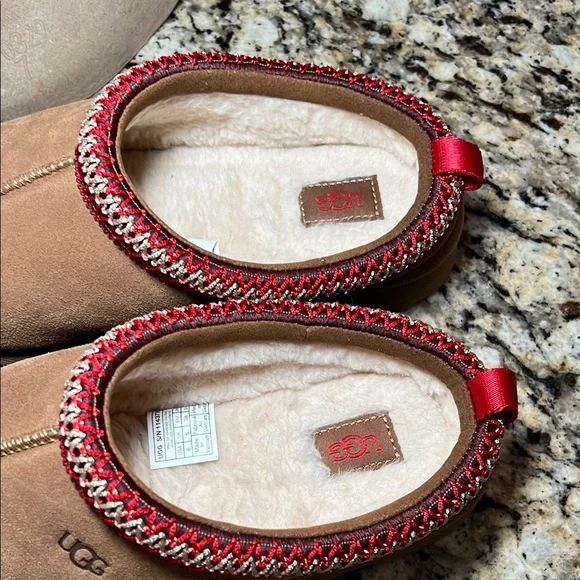 UGG Tazz slipper